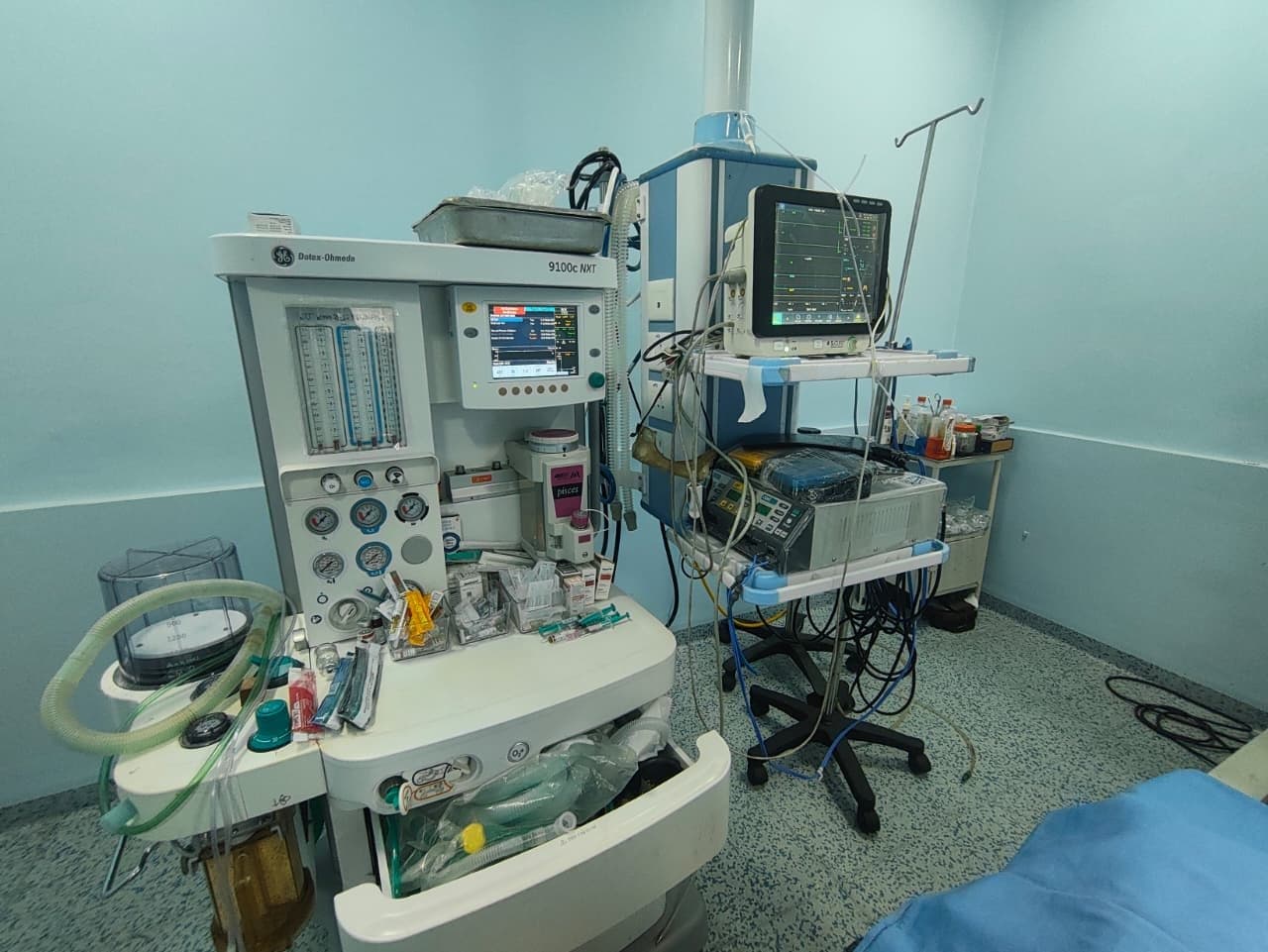 Anaesthesia workstation and patient monitor in the operating theatre at BBSM Nursing Home, Raebareli